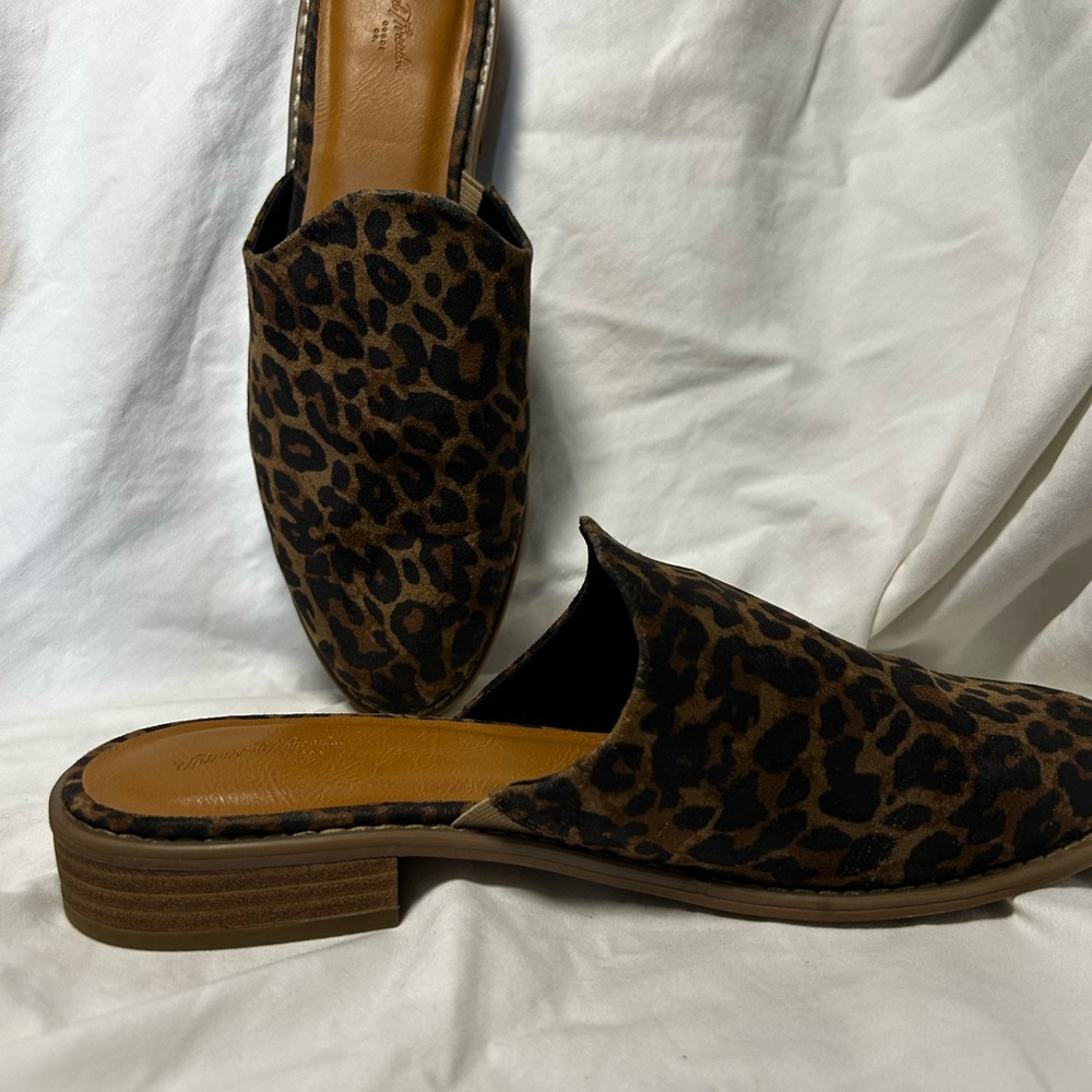 Universal Thread Leopard Print Brown Mules Stylish Slip-On Comfort